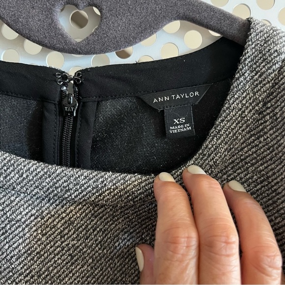Ann Taylor Tweed Peplum Structured Short-sleeve Top Size XS in Heather Grey GUC - Picture 3 of 11